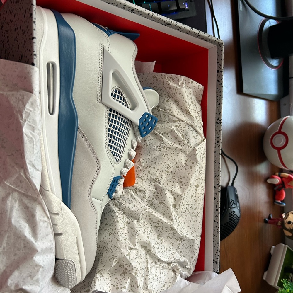 Air Jordan 4 Military Blue